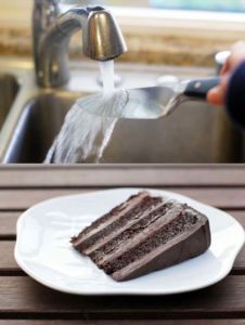 Easy cut slices of cake