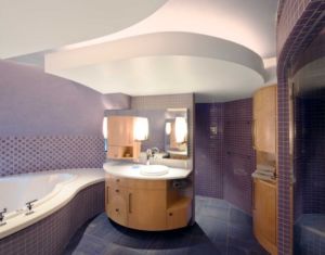 Curved bathtub