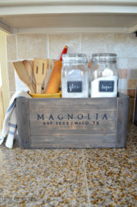 wooden-crate-farmhouse-kitchen-decor